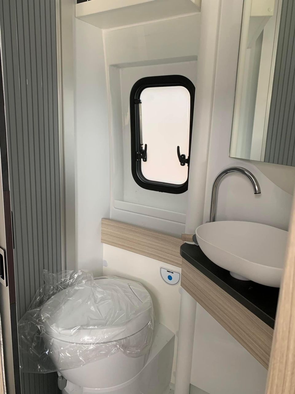 Adria Twin Plus 600 SPB Family 2023