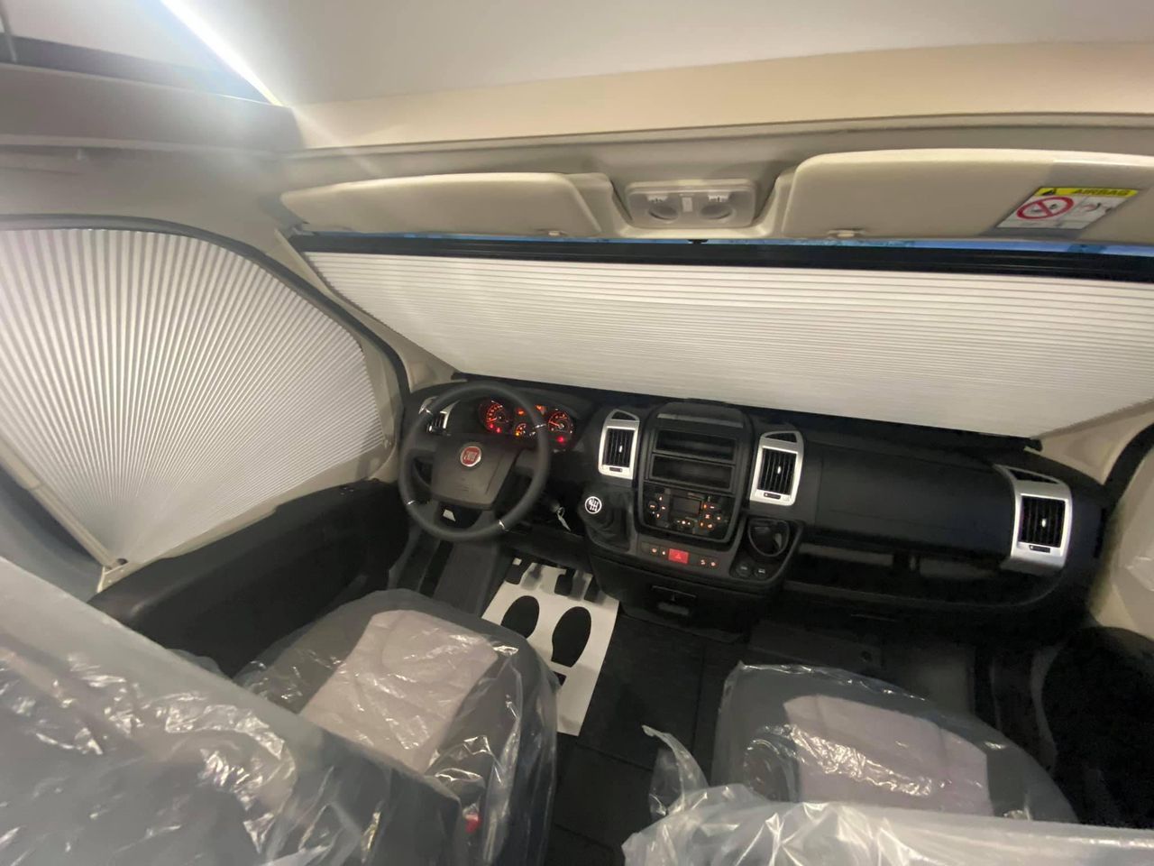 ADRIA TWIN PLUS 600 SPB SILVER 2022