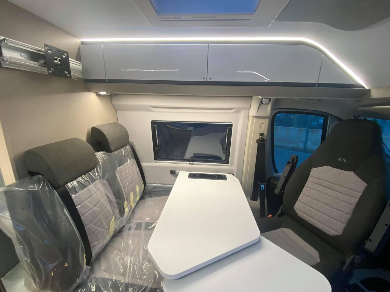 ADRIA TWIN PLUS 600 SPB SILVER 2022