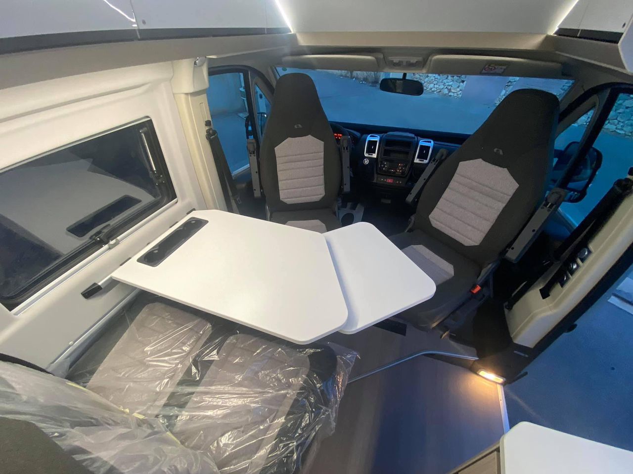 ADRIA TWIN PLUS 600 SPB SILVER 2022